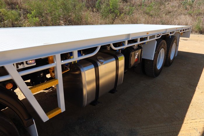 2025 Isuzu F Series FYJ300-350