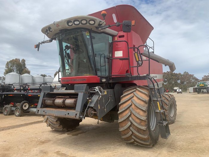 2009 Massey Ferguson 9895