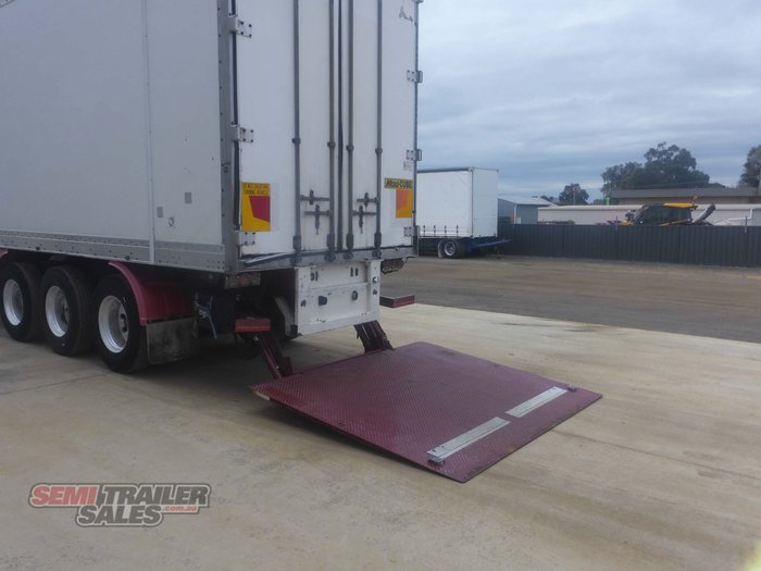 1995 Maxicube 20 Pallet Refrigerated Pantech with Tailgate Loader
