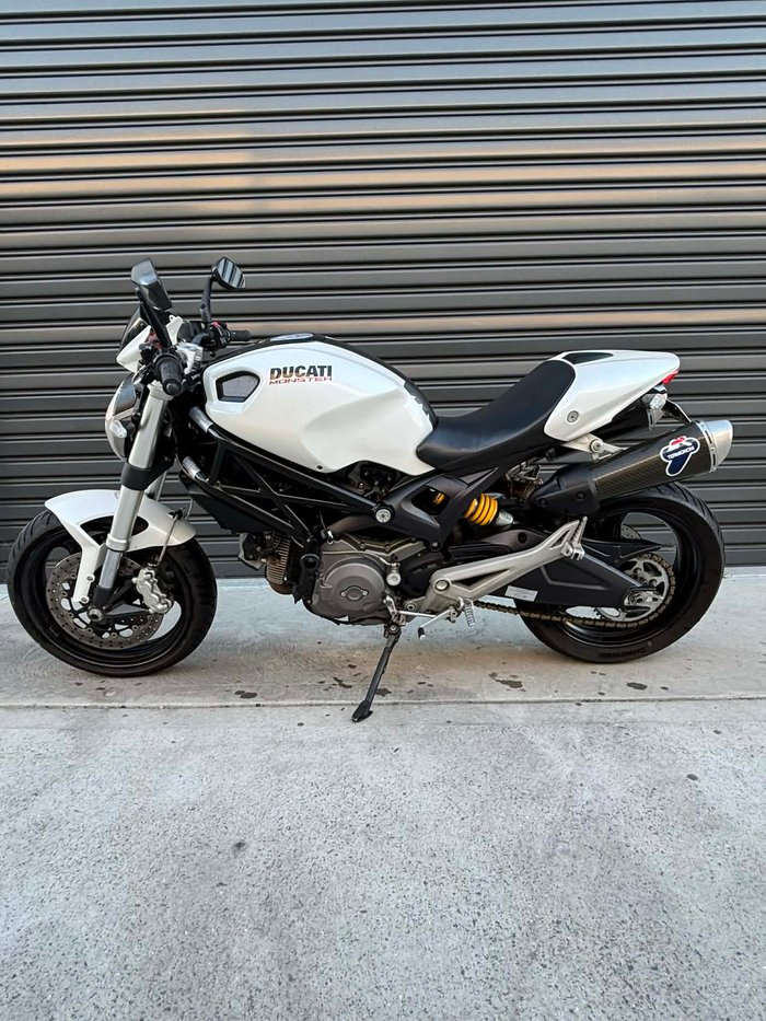 2010 Ducati Monster 696