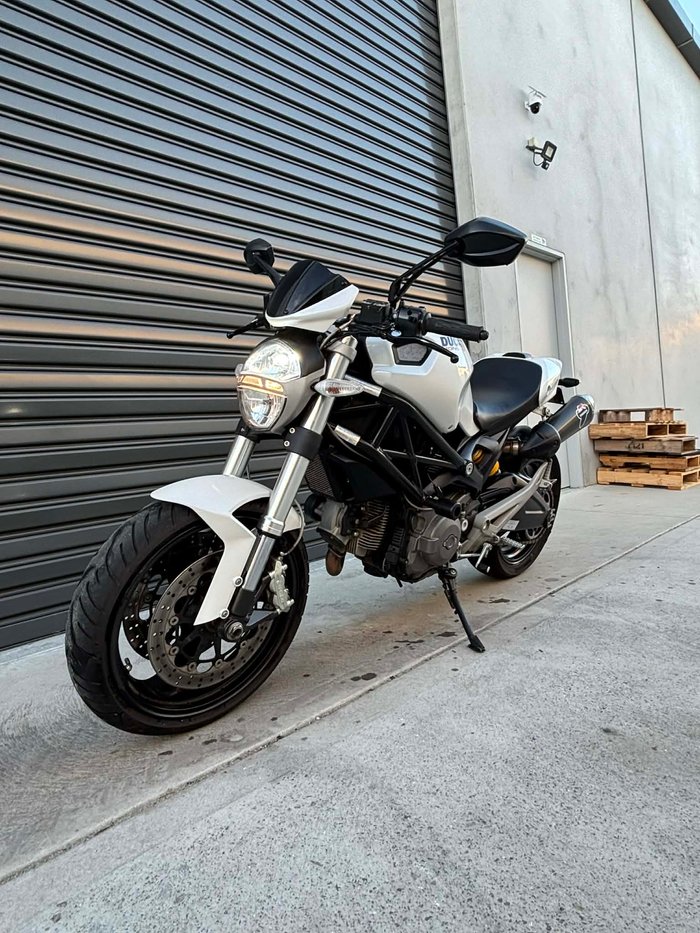 2010 Ducati Monster 696
