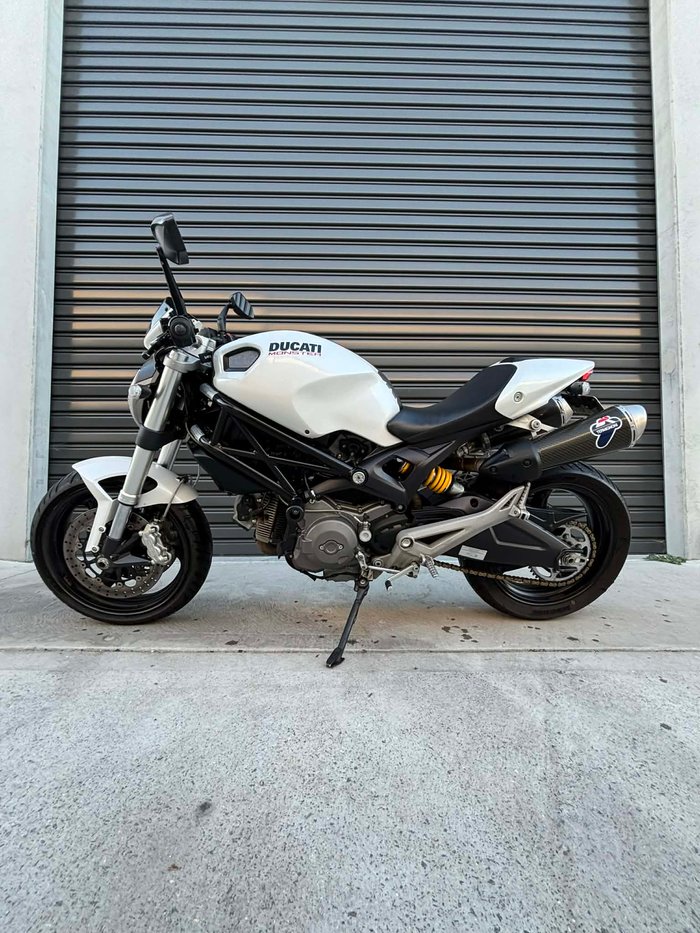 2010 Ducati Monster 696