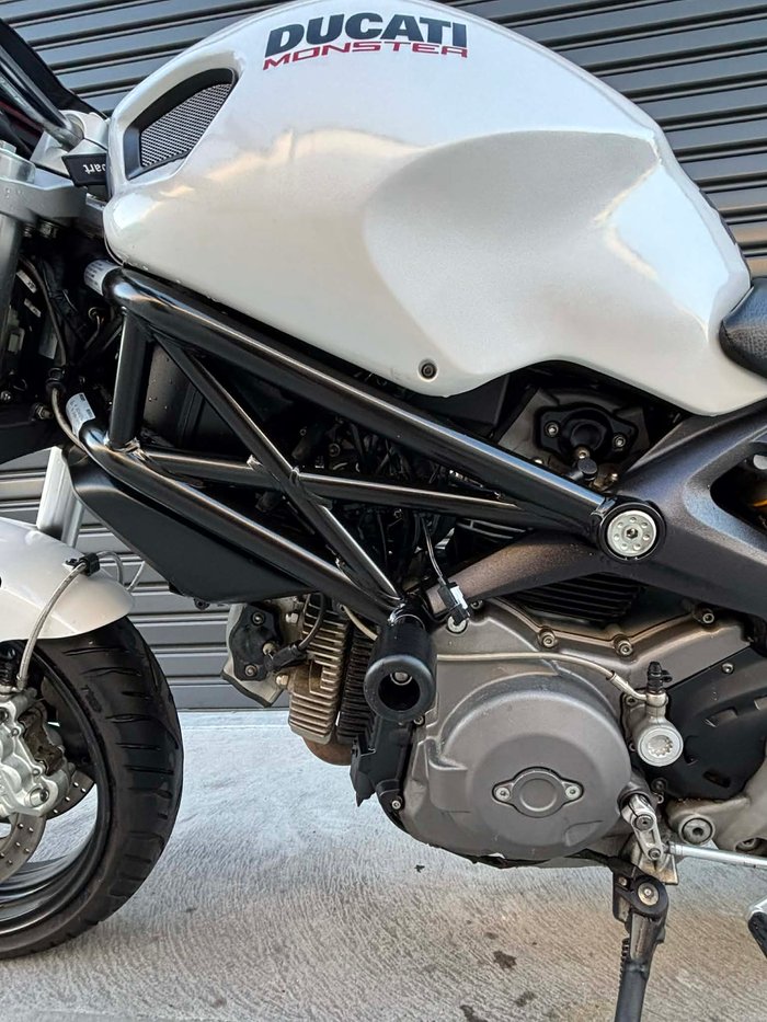 2010 Ducati Monster 696