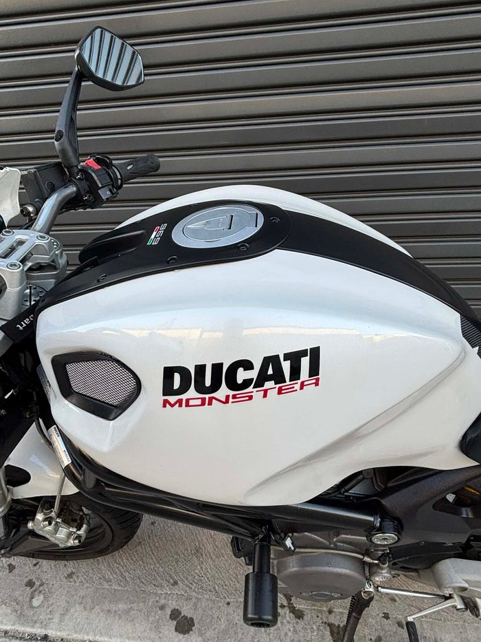 2010 Ducati Monster 696