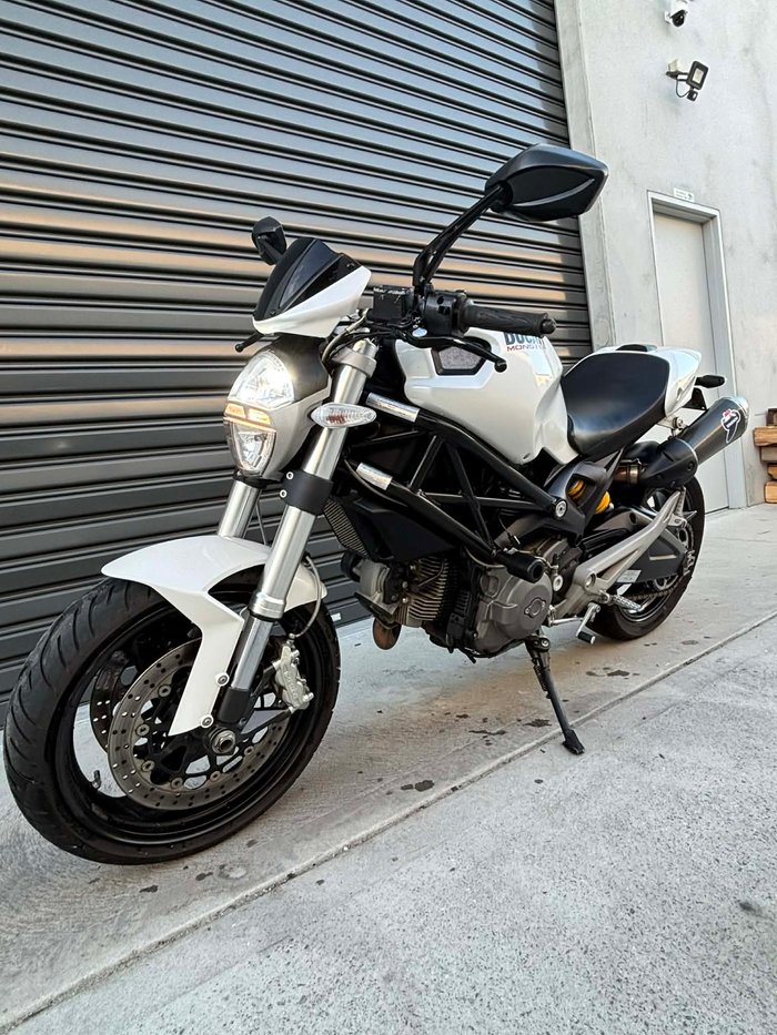 2010 Ducati Monster 696
