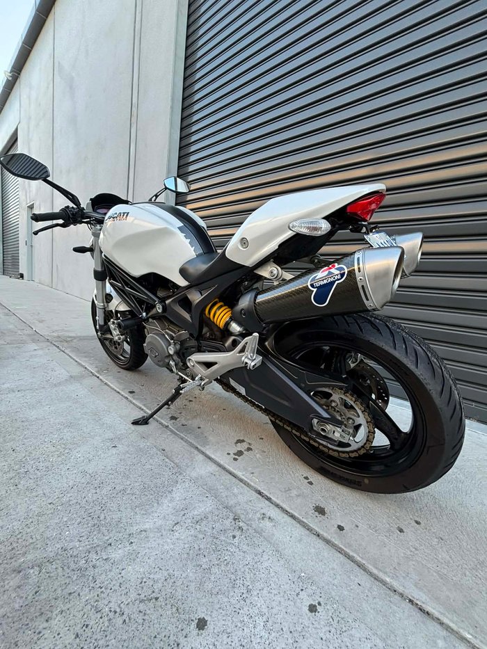 2010 Ducati Monster 696