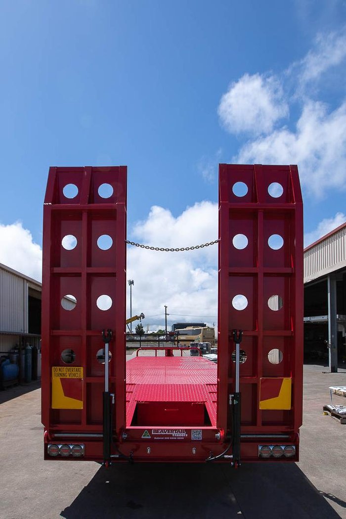 2025 BEAVERTAIL Tri Axle Tag Trailer