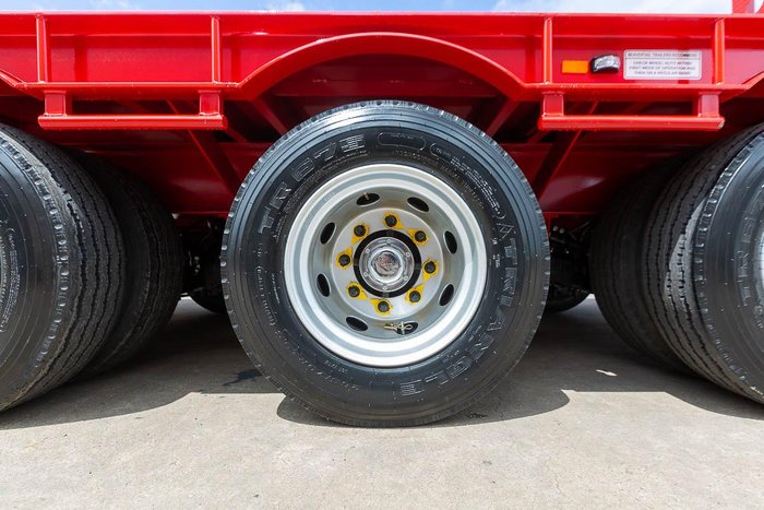 2025 BEAVERTAIL Tri Axle Tag Trailer