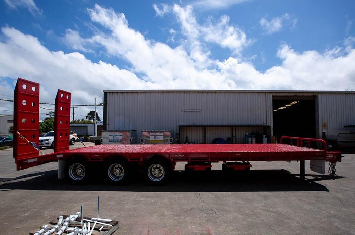 2025 BEAVERTAIL Tri Axle Tag Trailer