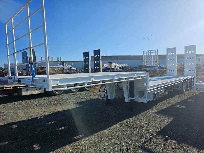 2025 Midland 45Ft Drop-Deck, Hydraulic Ramps