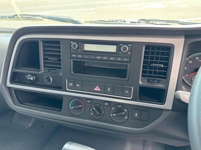 2022 Hyundai Mighty EX4/6 White