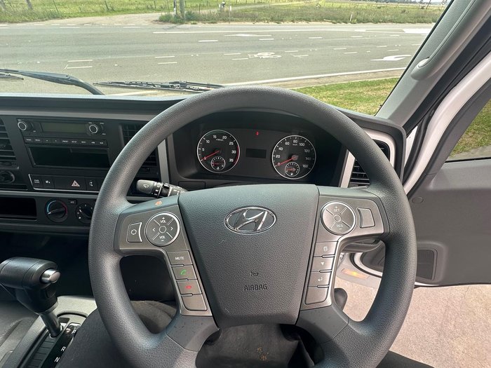 2022 Hyundai Mighty EX4/6