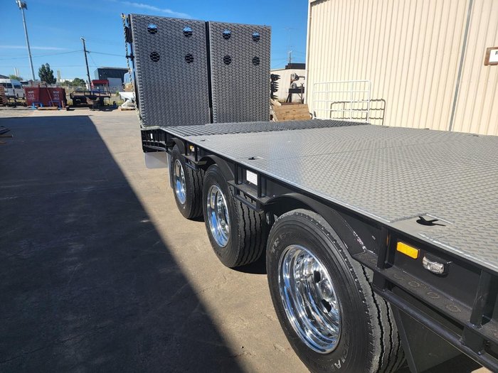 2025 Beavertail 45Ft Tri Axle Drop Deck