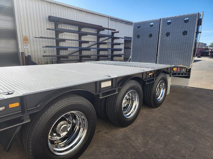 2025 Beavertail 45Ft Tri Axle Drop Deck
