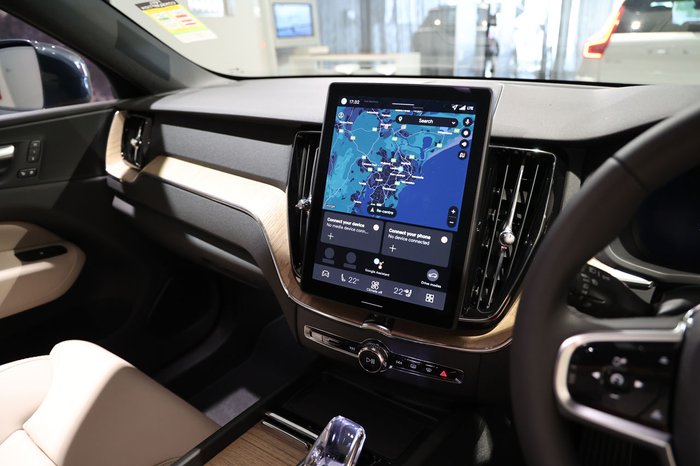 2025 Volvo XC60 Plus B5 Bright