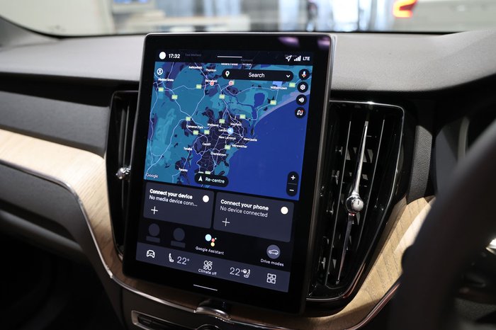 2025 Volvo XC60 Plus B5 Bright