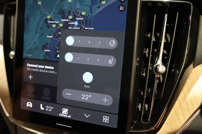 2025 Volvo XC60 Plus B5 Bright