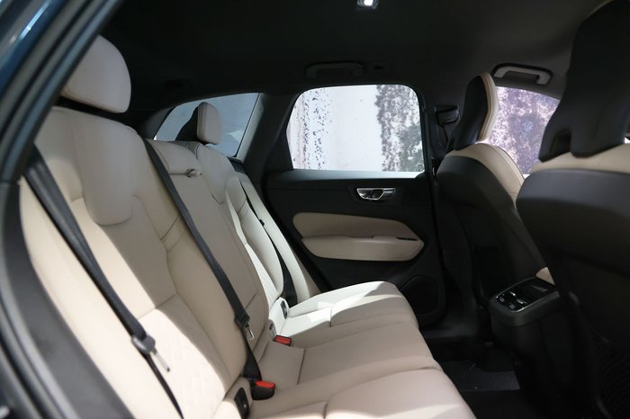 2025 Volvo XC60 Plus B5 Bright