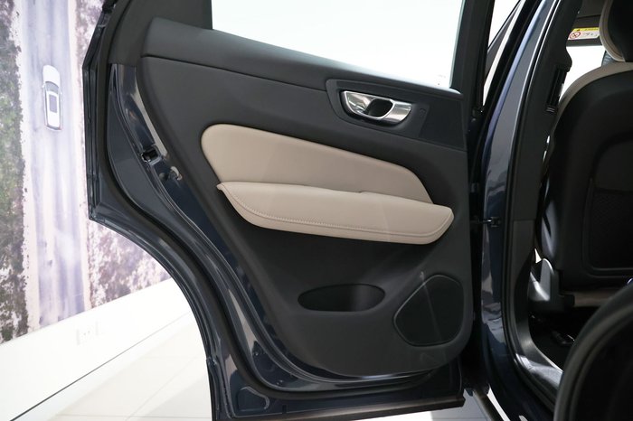 2025 Volvo XC60 Plus B5 Bright