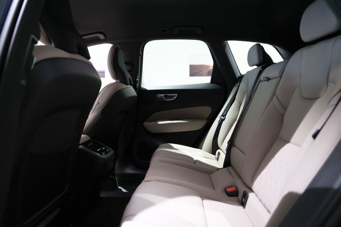 2025 Volvo XC60 Plus B5 Bright