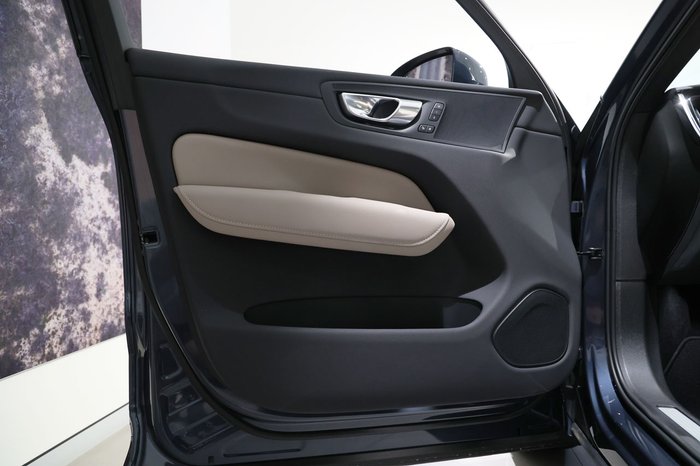 2025 Volvo XC60 Plus B5 Bright