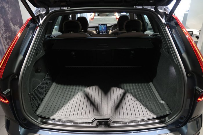 2025 Volvo XC60 Plus B5 Bright