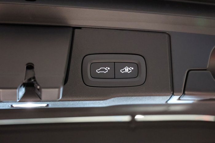 2025 Volvo XC60 Plus B5 Bright