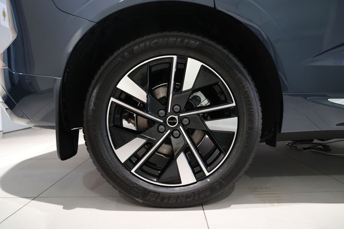 2025 Volvo XC60 Plus B5 Bright