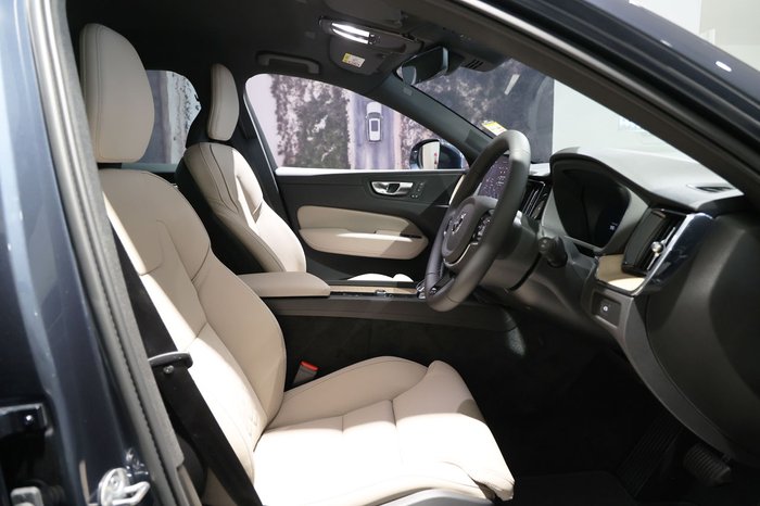 2025 Volvo XC60 Plus B5 Bright