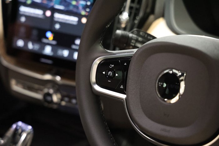 2025 Volvo XC60 Plus B5 Bright