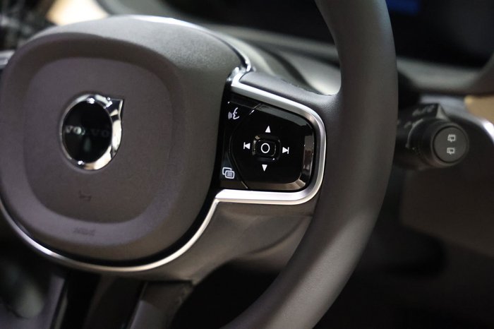 2025 Volvo XC60 Plus B5 Bright