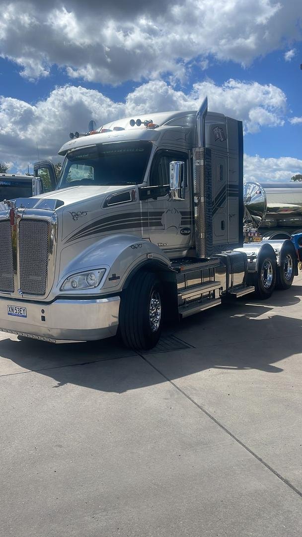 2018 Kenworth T610 Silver