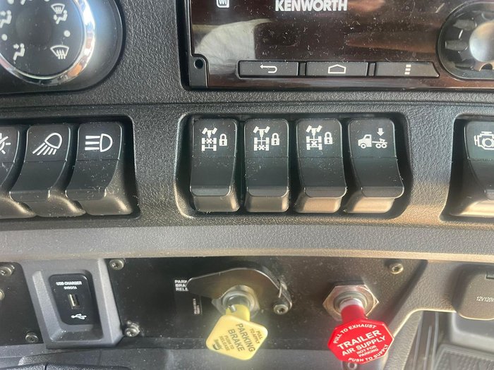 2018 Kenworth T610 Silver