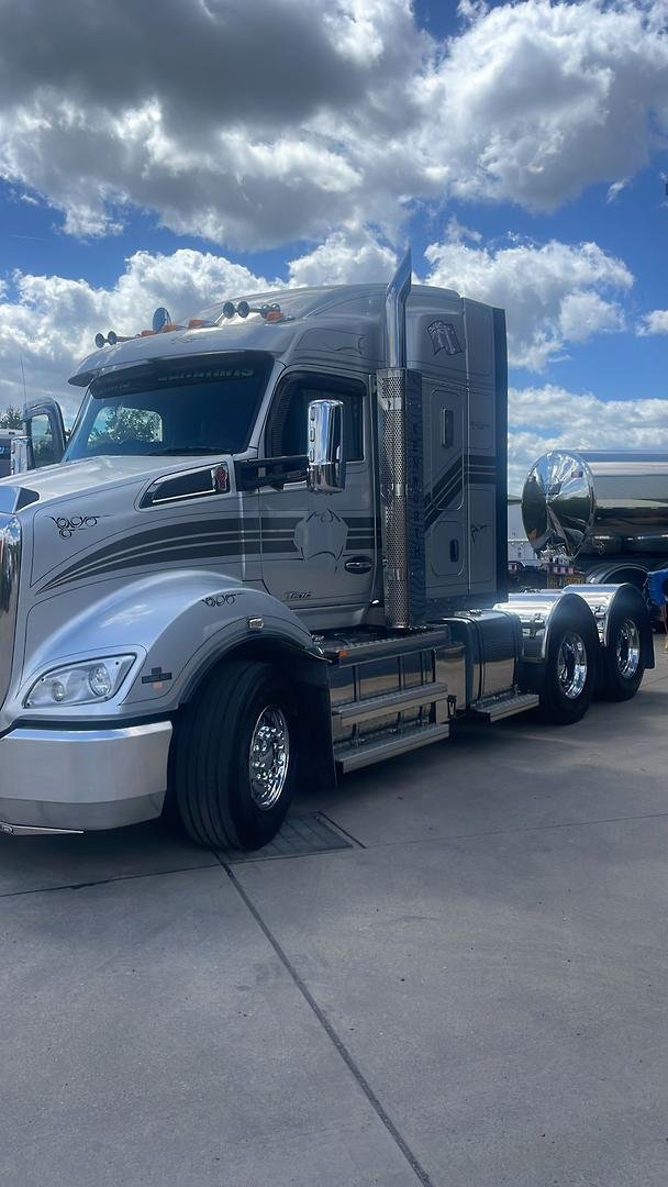 2018 Kenworth T610 Silver