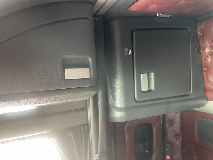 2018 Kenworth T610 Silver