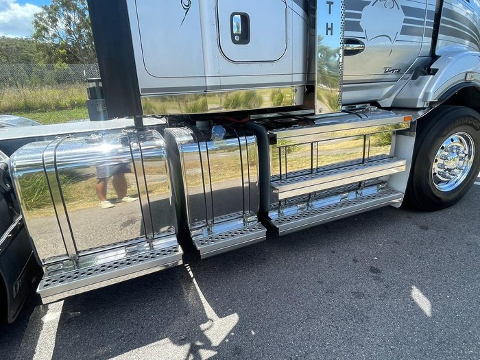 2018 Kenworth T610 Silver