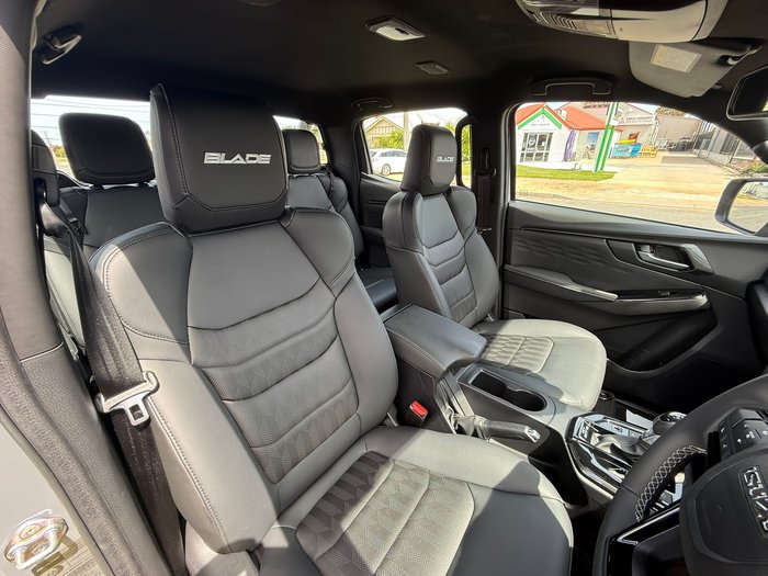 2025 Isuzu D-MAX BLADE