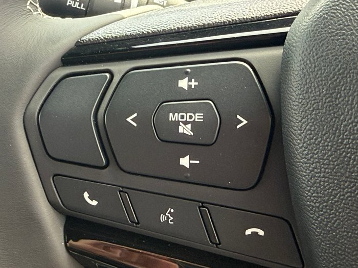 2025 Isuzu D-MAX BLADE