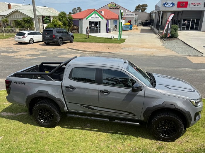 2025 Isuzu D-MAX BLADE