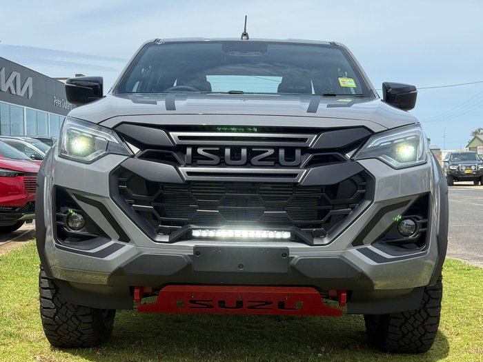 2025 Isuzu D-MAX BLADE