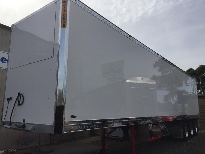 2024 Maxicube Tri-Axle Classic Series Full Chassis Refrigerated Van