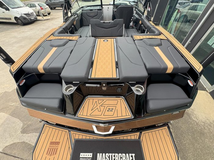 2026 MasterCraft XT22