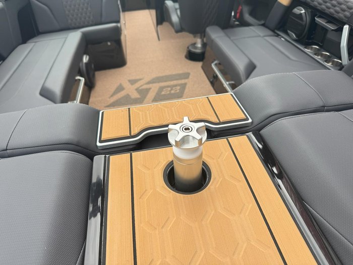 2026 MasterCraft XT22