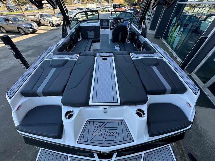 2024 MasterCraft XT22