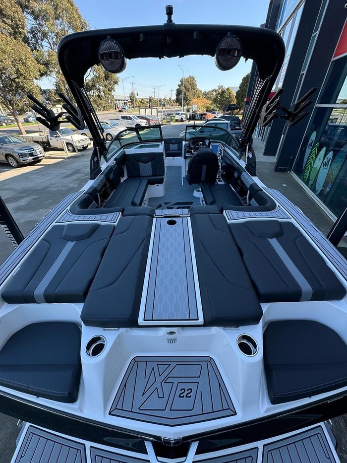2024 MasterCraft XT22