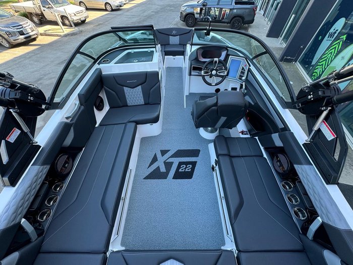2024 MasterCraft XT22