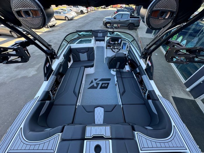2024 MasterCraft XT22