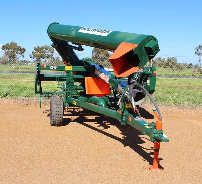 0 RICHIGER E6910 GRAIN BAG UNLOADER Green
