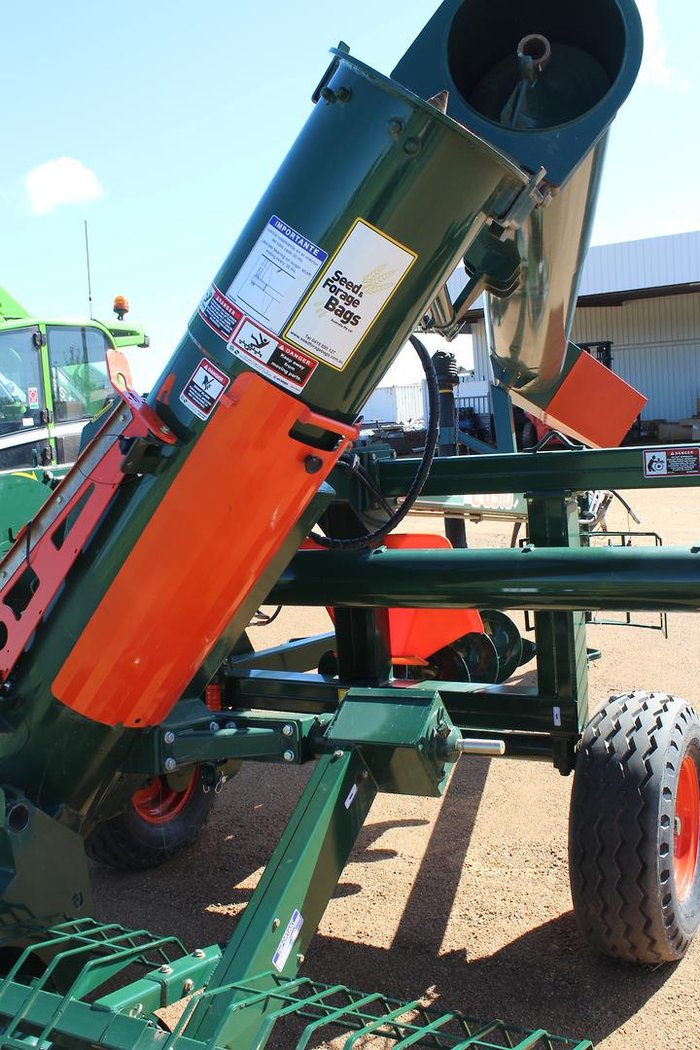 0 RICHIGER E6910 GRAIN BAG UNLOADER Green
