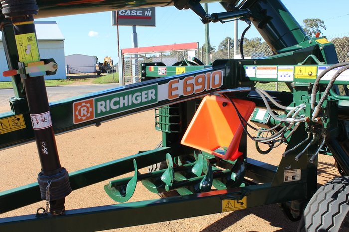 0 RICHIGER E6910 GRAIN BAG UNLOADER Green